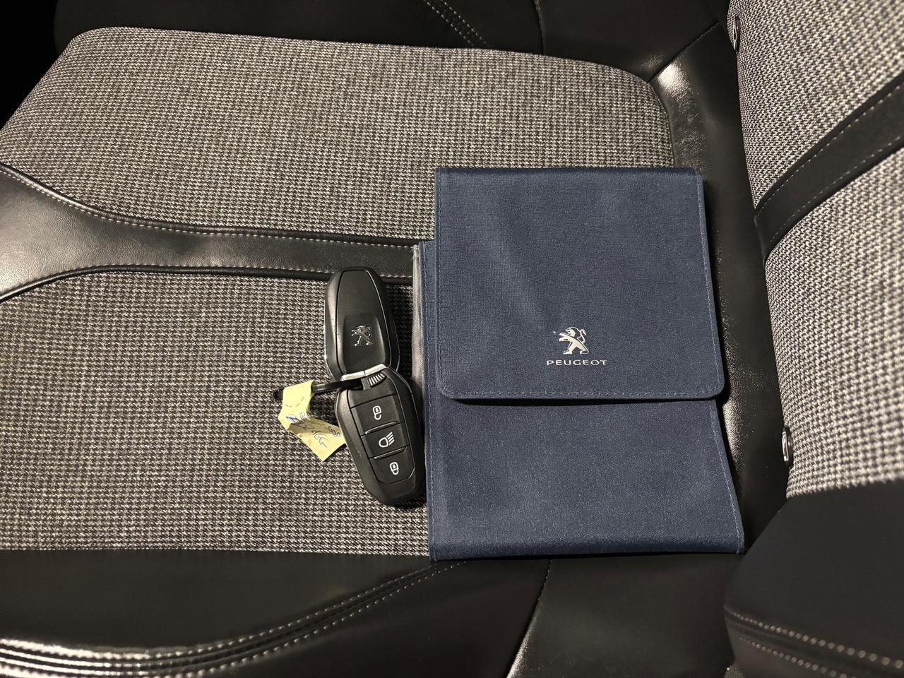 Peugeot 3008 1.2 BENZINA S&S Allure