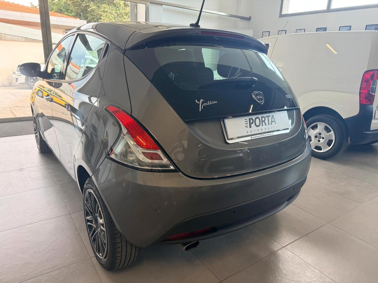 Lancia Ypsilon 1.0 FireFly 5 porte S&S Hybrid Ecochic Gold