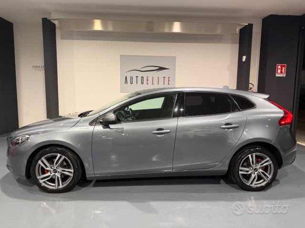 VOLVO V40 D2 R-design