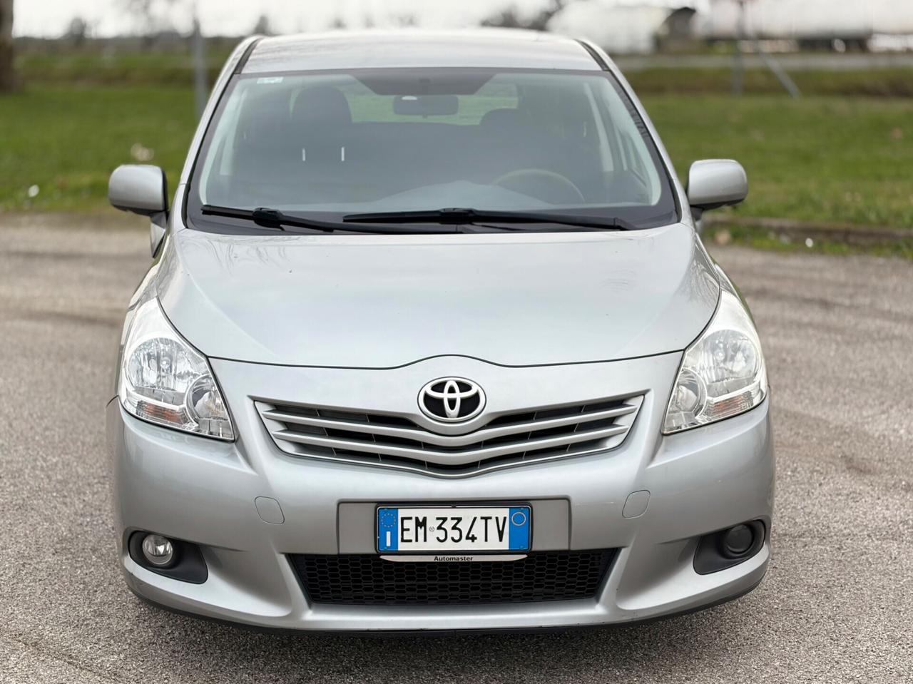 Toyota Verso 2.0 diesel 2012 7 posti Gancio Traino