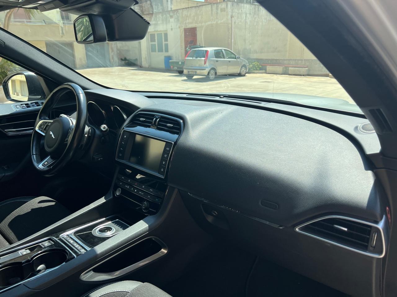 Jaguar F-Pace 2.0 D 180 CV AWD aut. R-Sport
