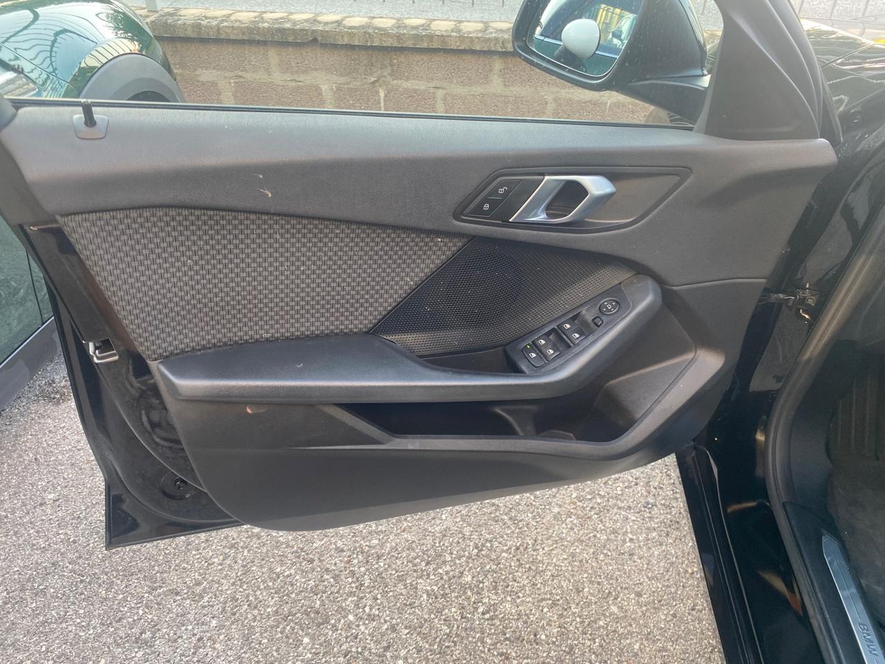 Bmw 116 116d 5p. Business Advantage