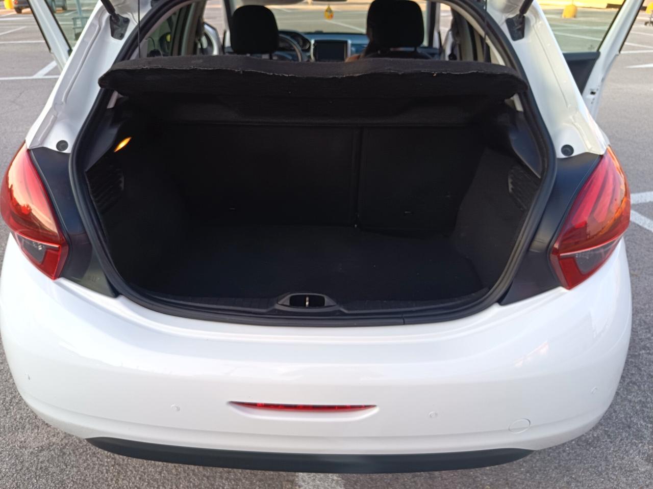 Peugeot 208 1.6 diesel NEOPATENT 120.000KM