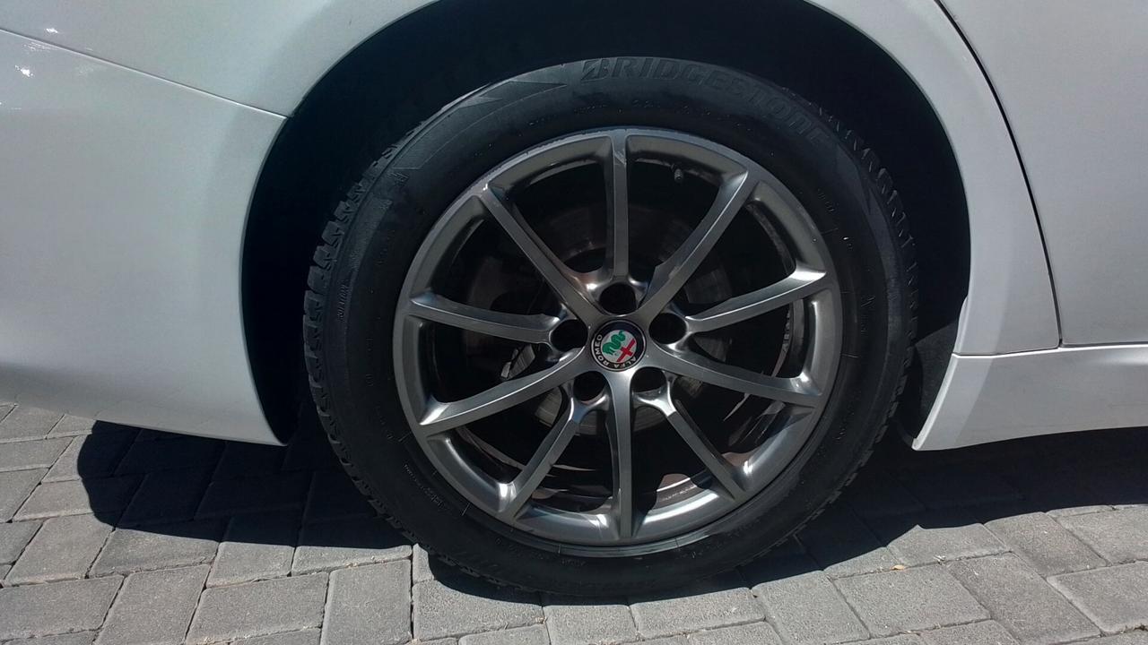 Alfa Romeo Giulia 2.2 150 CV Super