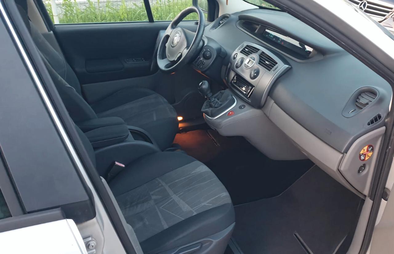 Renault Grand Scenic 1.9 dCi/130CV 7 POSTI
