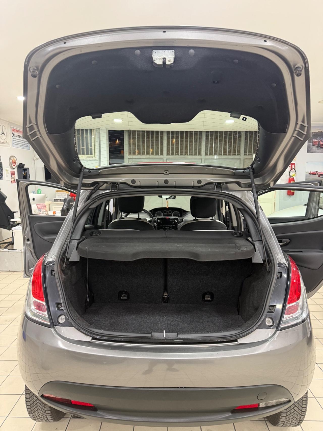 Lancia Ypsilon ecochic gold 2014