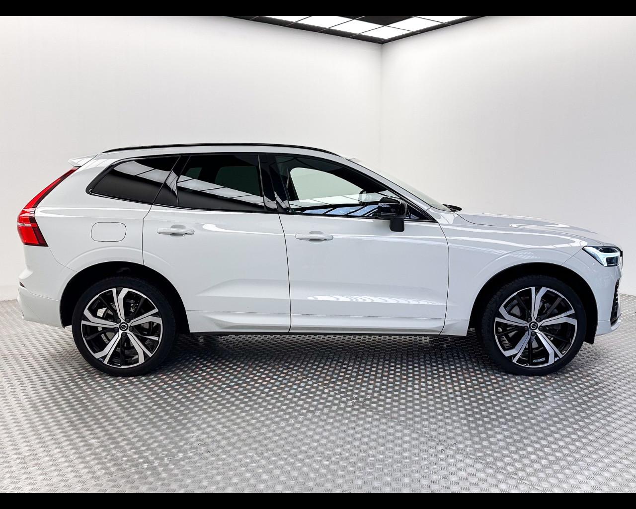 VOLVO XC60 B4 (d) AWD automatico Plus Dark