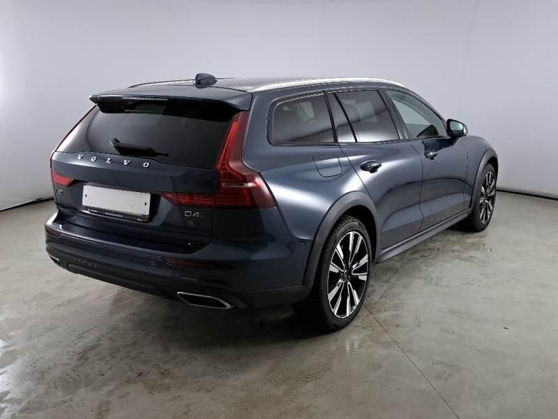 VOLVO V 60 CROSS COUNTRY PRO 2.0 D 4 4WD AUTOMAT.