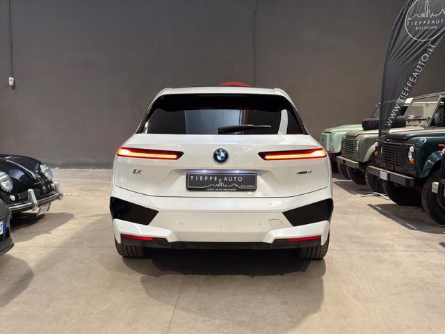 BMW iX xDrive 40 Pacchetto Sportivo