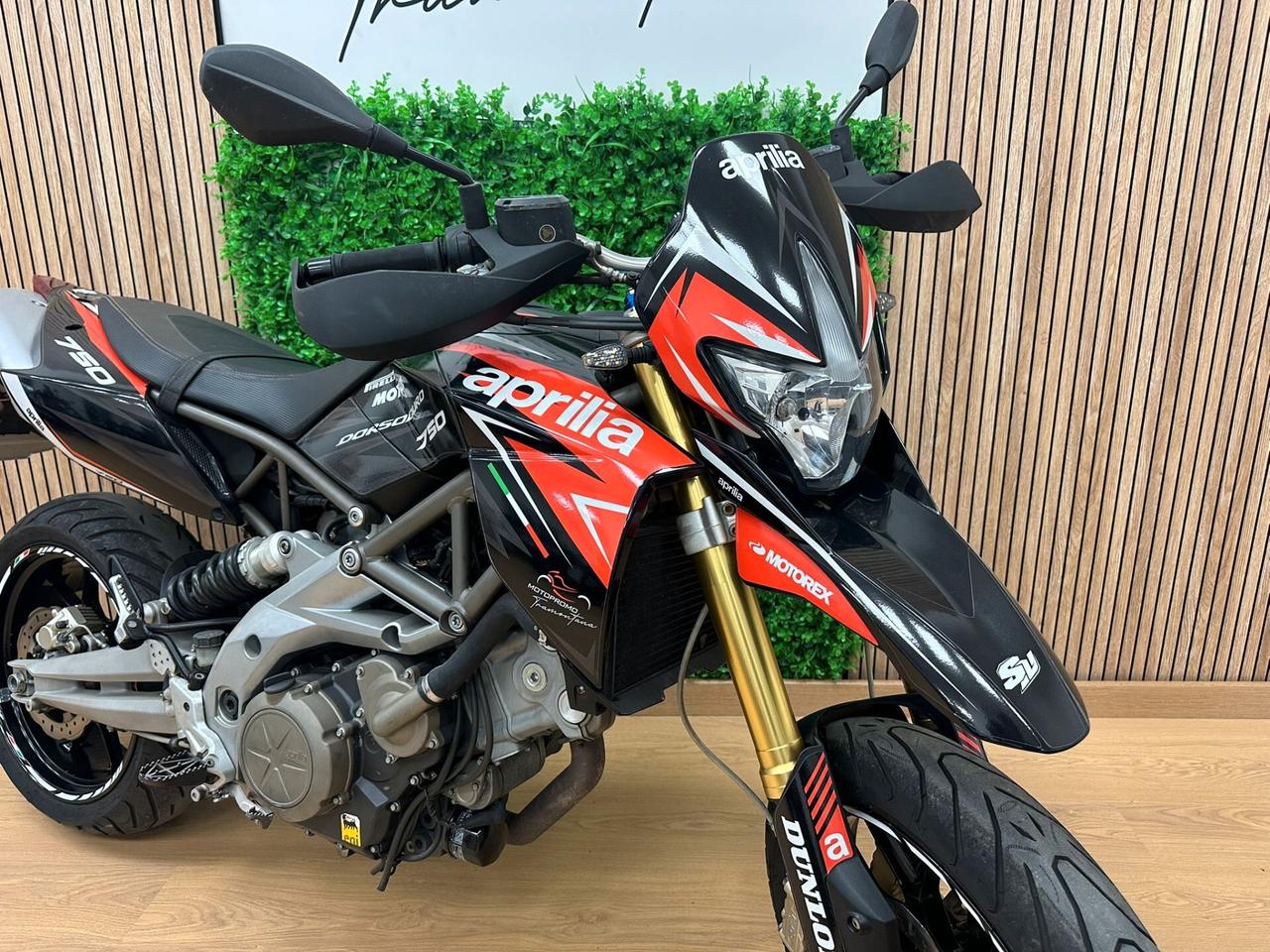 APRILIA DORSODURO 750 FACTORY 2011 DA 99€ AL MESE
