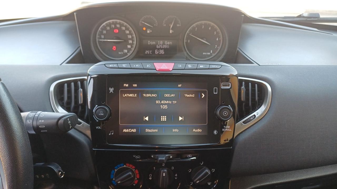 Lancia Ypsilon 1.0 FireFly 5 porte S&S Hybrid Gold