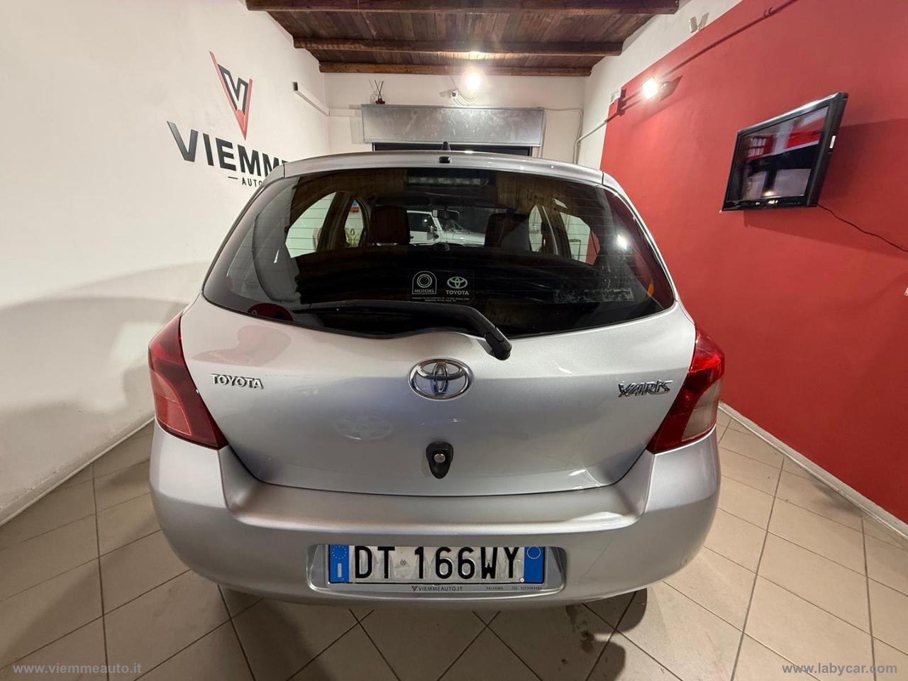 TOYOTA Yaris 1.0 5p. Sol