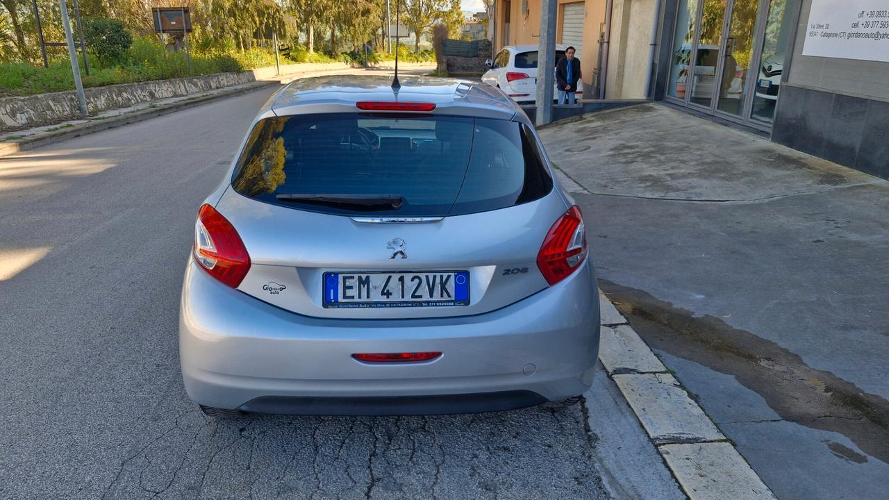 Peugeot 208 1.4 HDi 68 CV 5 porte Allure