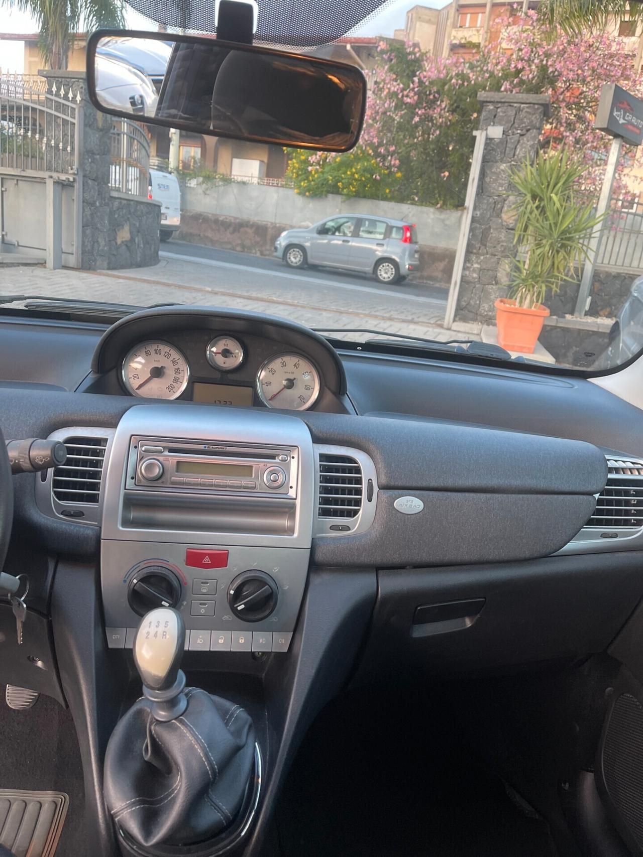 Lancia Ypsilon 1.2 Versus 60cv