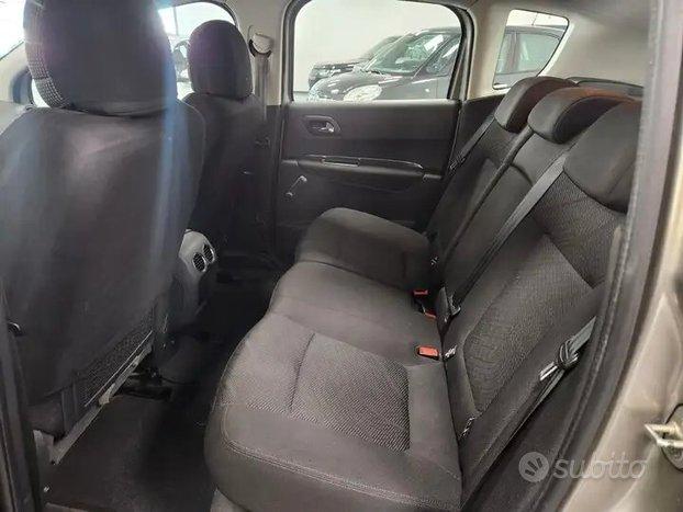 Peugeot 3008 1.6 HDi 112CV cambio robotizzato Busi