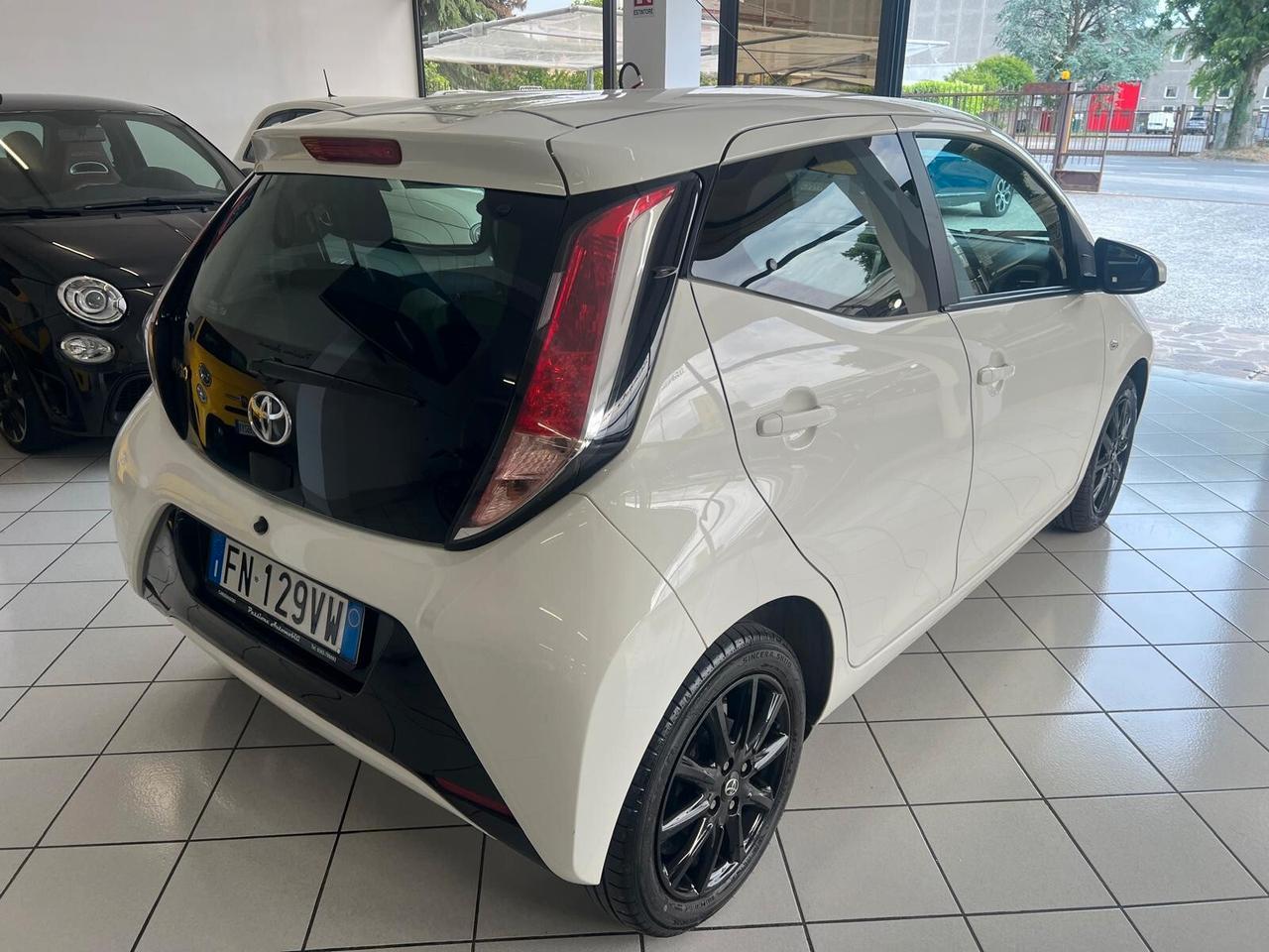 Toyota Aygo 1.0 VVT-i 69 CV 5 porte x-cool TSS