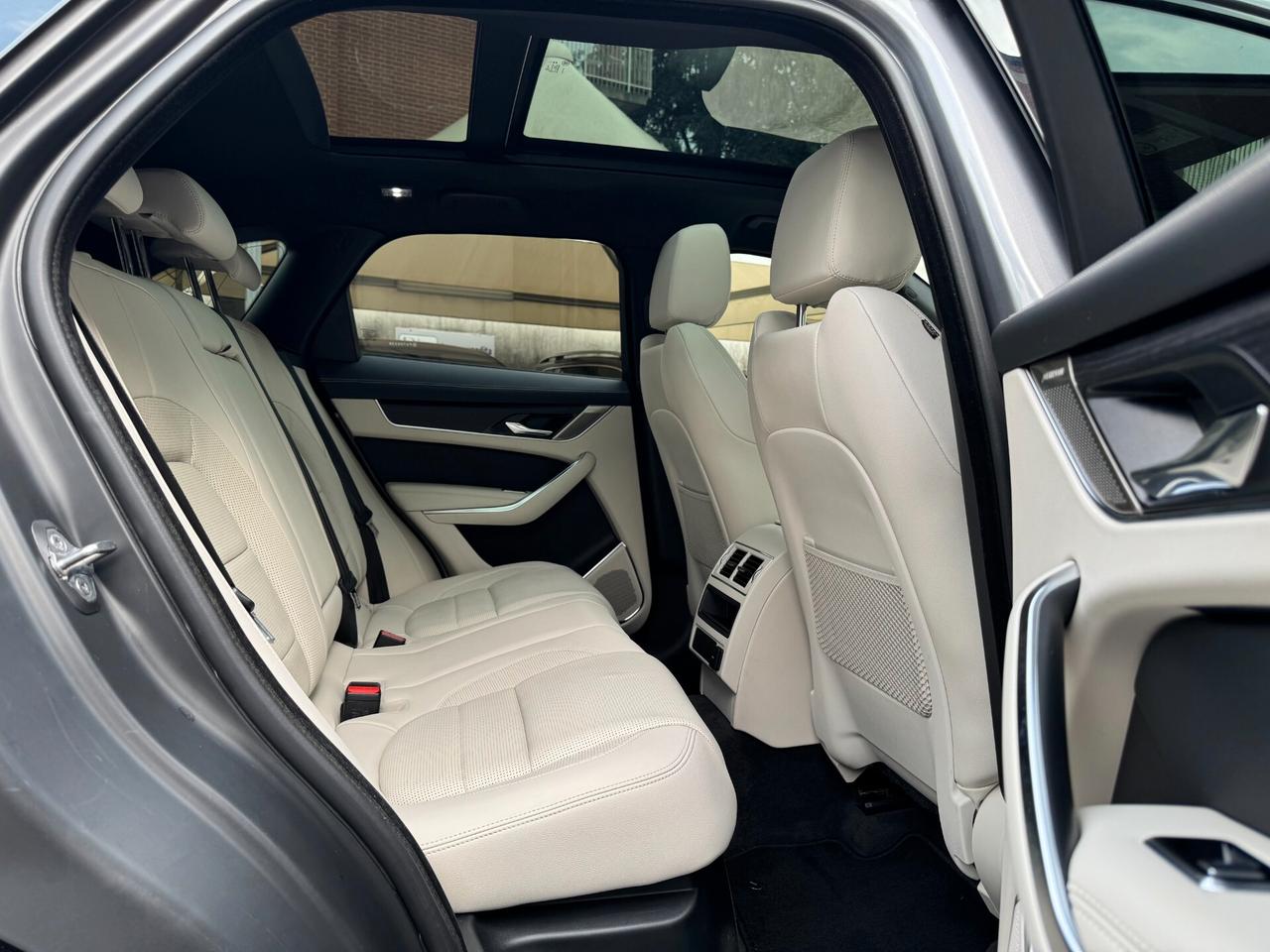 Jaguar F-Pace 2.0 D 204 CV AWD aut. R-Dynamic Black