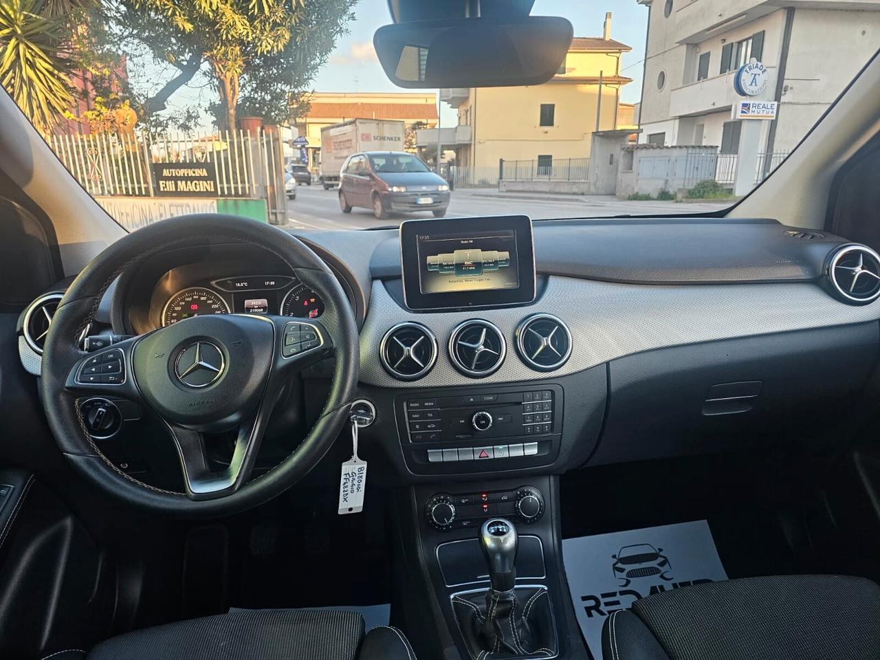 Mercedes-benz B 180 d Premium