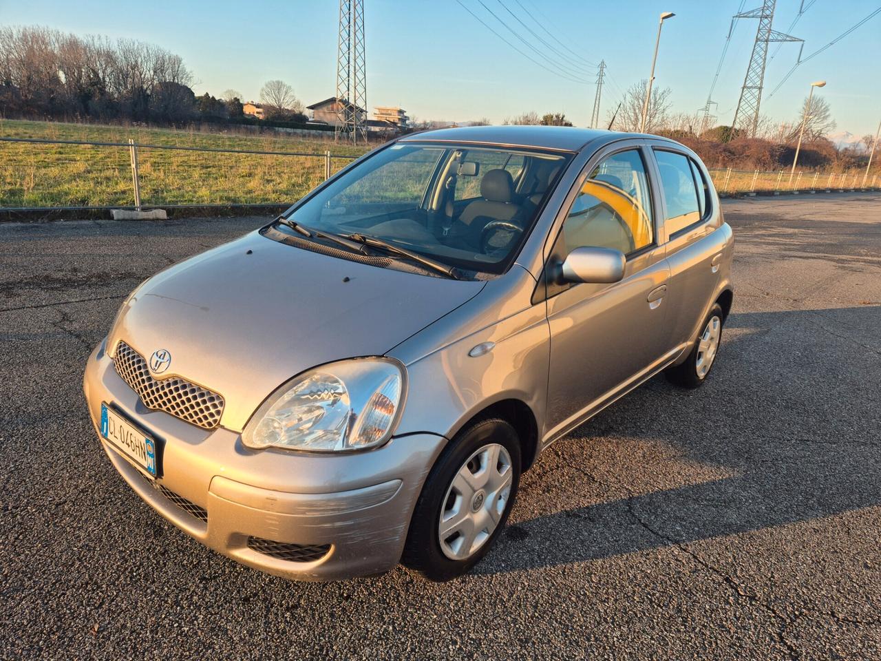 Toyota Yaris 1.0i 16V cat 5 porte Sol Neopatentato