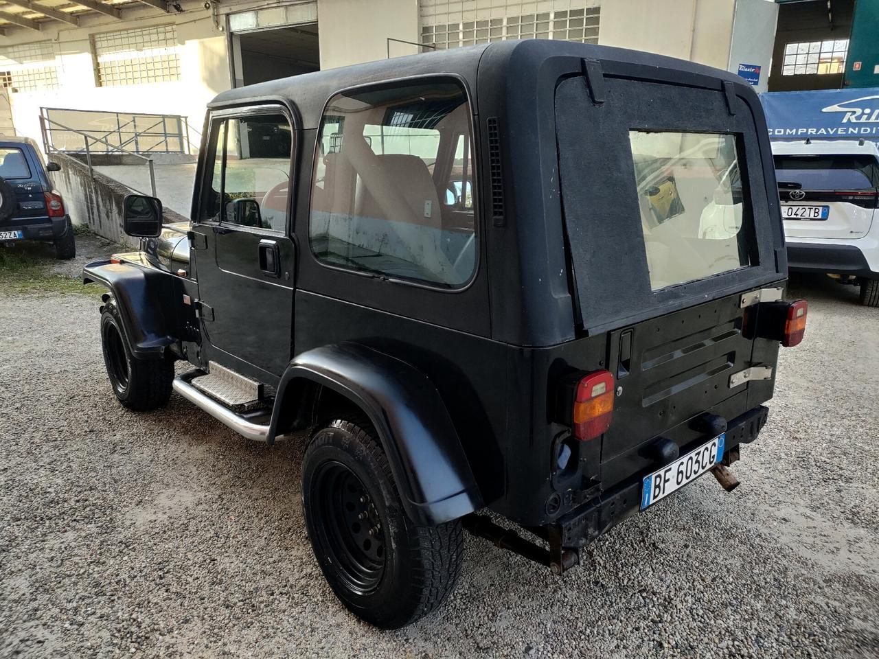 Jeep Wrangler 4.0 V6 4 posti e GPL fino al 2032