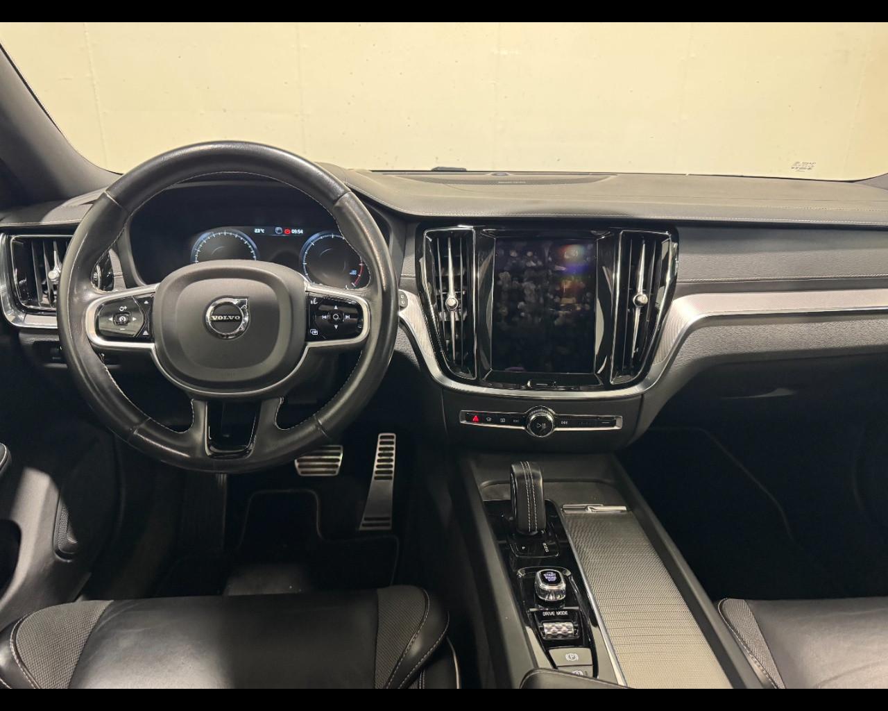 VOLVO V60 B4 R-DESIGN AUTO