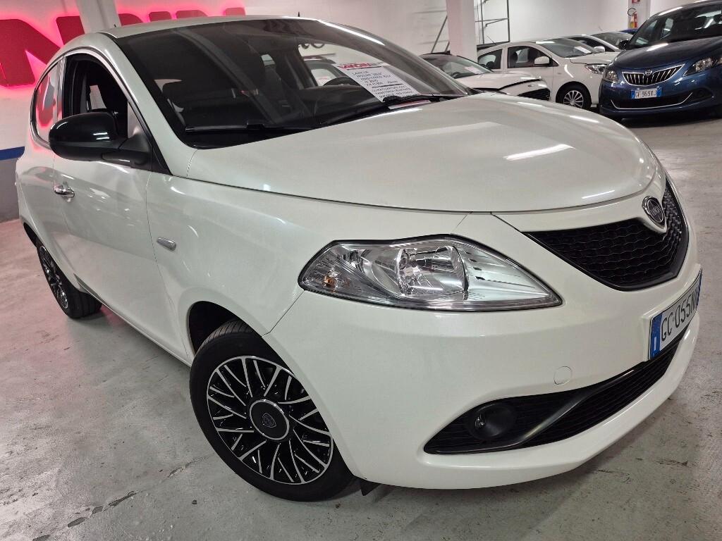 Lancia Ypsilon 1.0 FireFly 5 porte S&S Hybrid Ecochic Gold