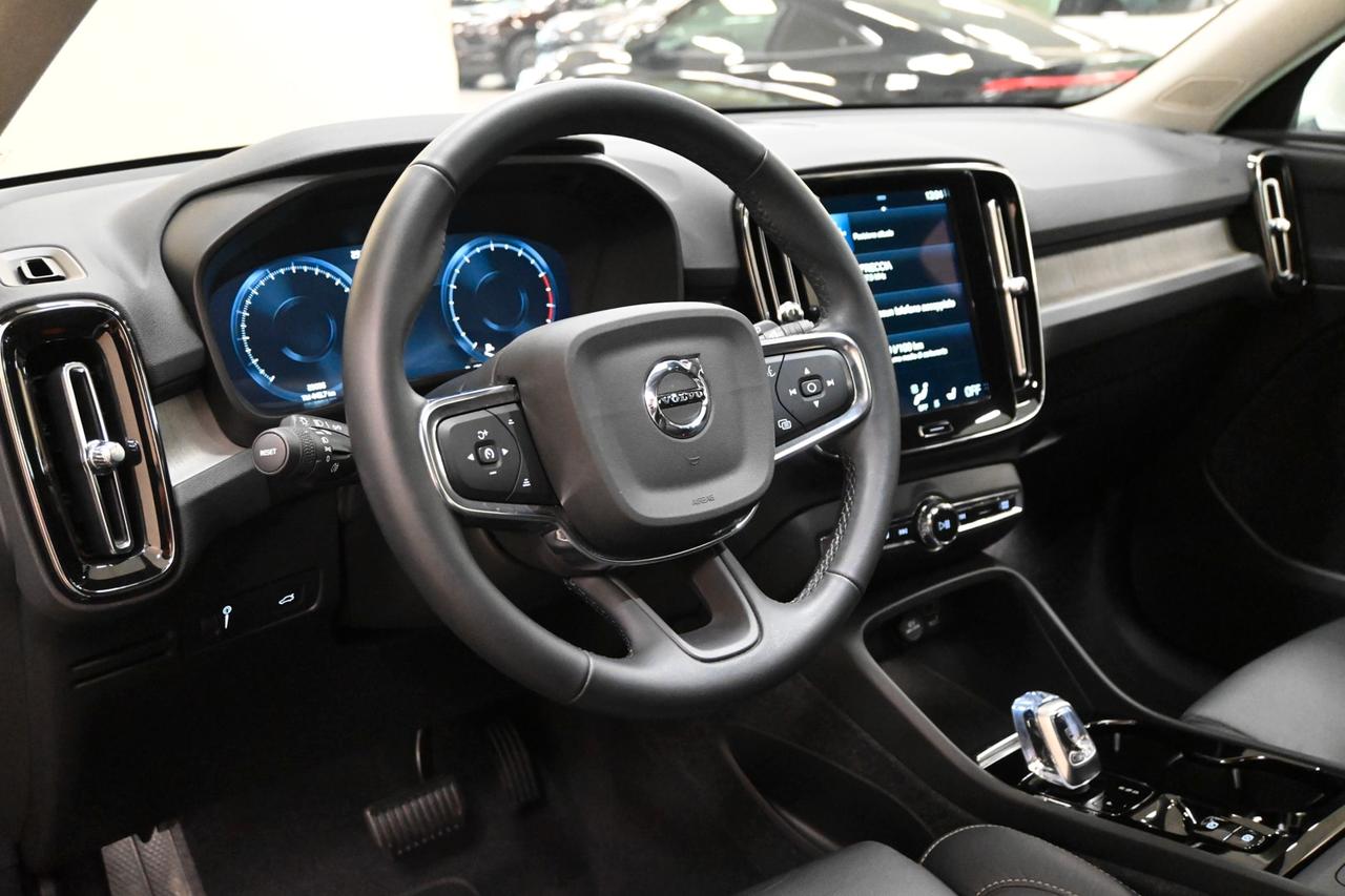 VOLVO XC40 (2017-->) XC40 T2 Geartronic Momentu...