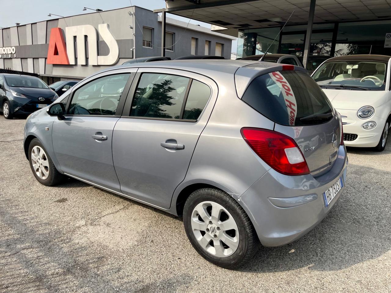 Opel Corsa 1.4 16V 5 porte Cosmo