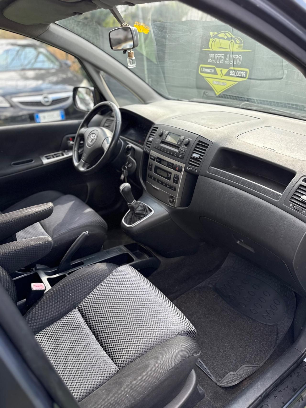 Toyota COROLLA VERSO 2.0 DIESEL NEOPATENTATI