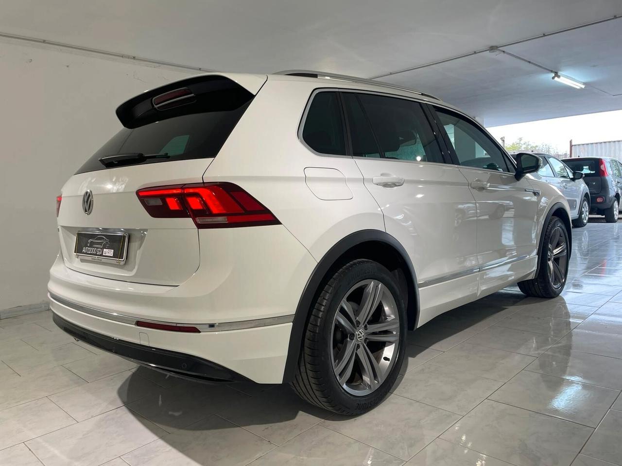 Volkswagen Tiguan R-LINE 2.0 TDI 150CV DSG IVA ESPOSTA