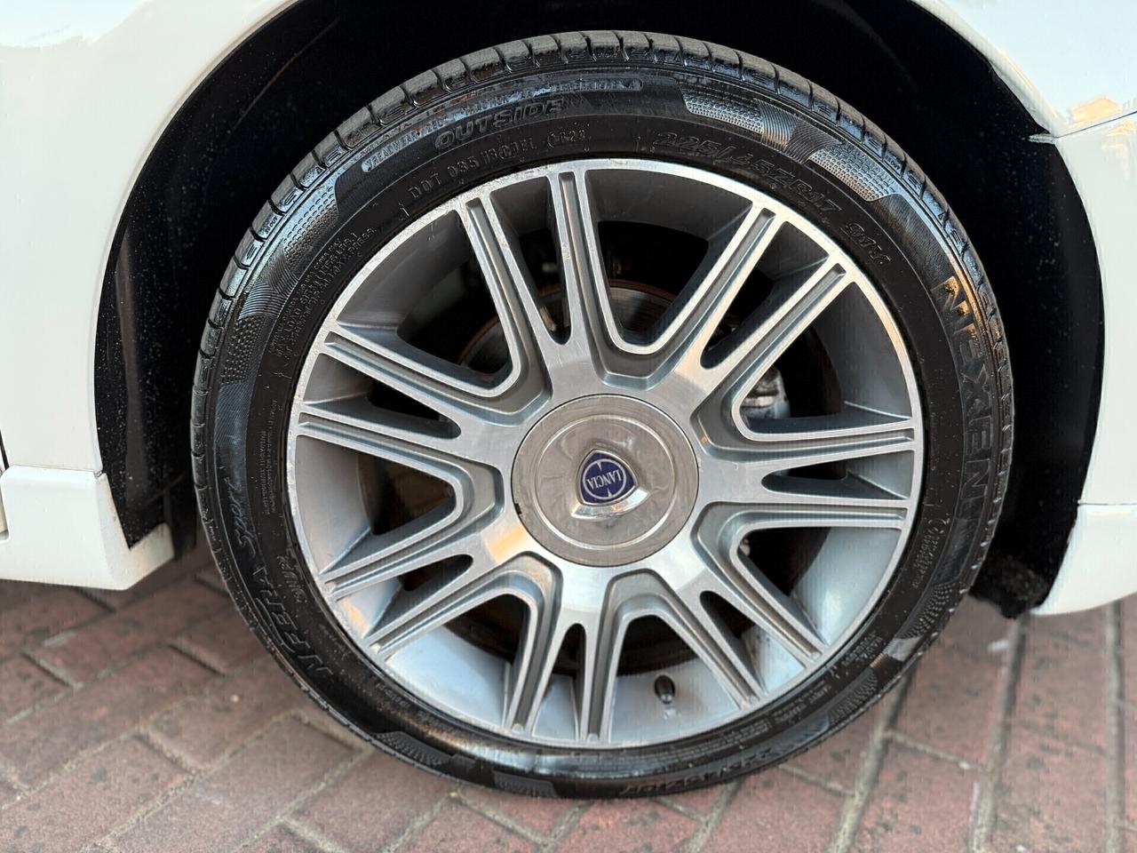 Lancia Delta 1.4 T-Jet 120 CV Gold Ecochic GPL,tetto apribile,pelle,cerchi 17,cruise control,comandi al volante,blu&me,sensori di parcheggio,full