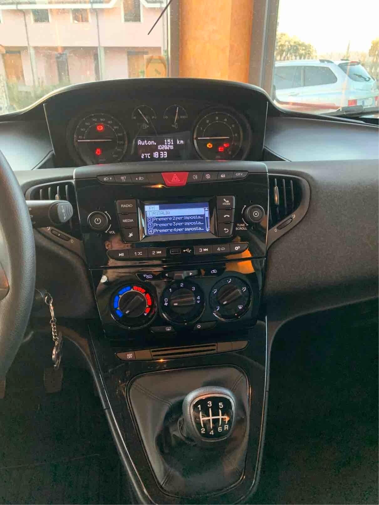 Lancia Ypsilon 1.0 Hybrid