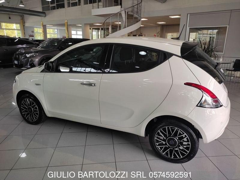 Lancia Ypsilon 1.0 FireFly 5 porte S&S Hybrid Platino