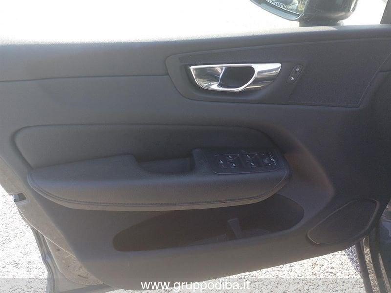 Volvo XC60 II 2018 Diesel 2.0 b4 Momentum Pro awd auto