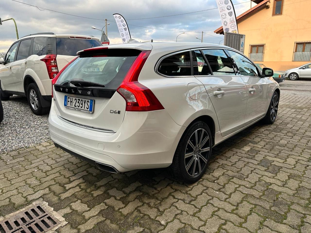 Volvo V60 D6 Twin Engine Geartronic Momentum