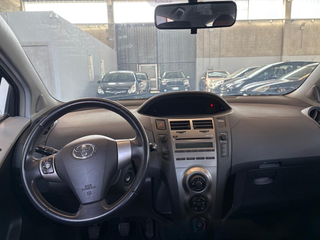 Toyota Yaris 1.0 5 porte Sol