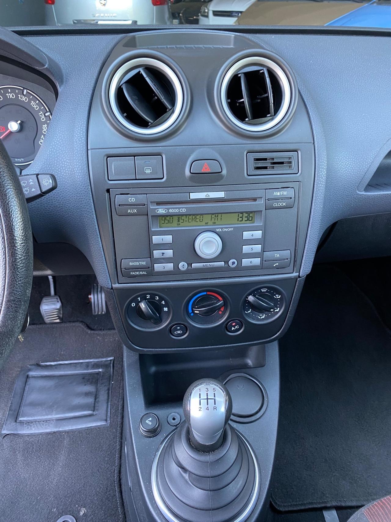 Ford Fiesta 1.2 16V 3p. Ghia Ottima Neopatentati