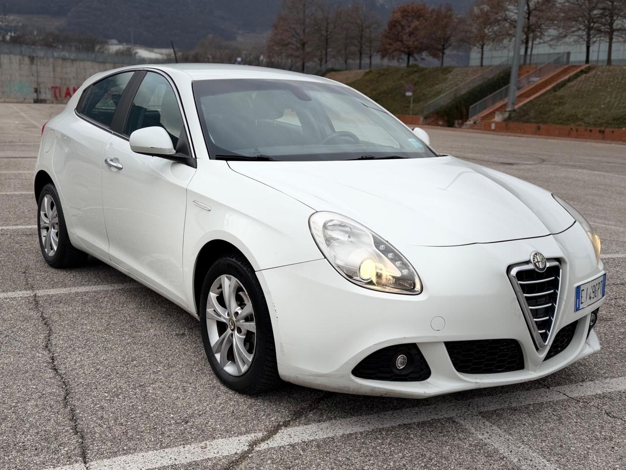 Alfa Romeo Giulietta 1.6 JTD 105cv ok neopatentati