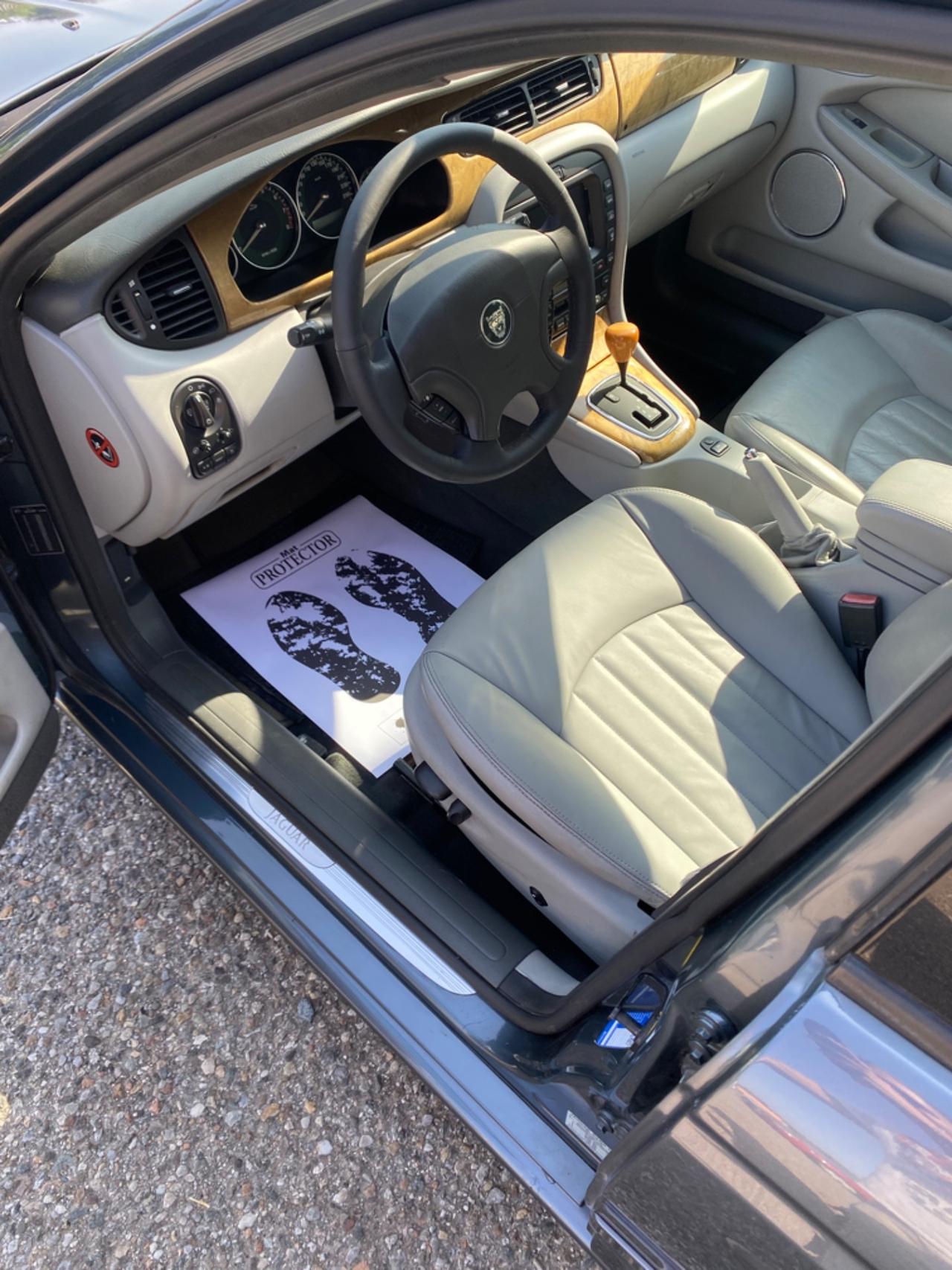 Jaguar X-Type 2.5 V6 24V cat Executive