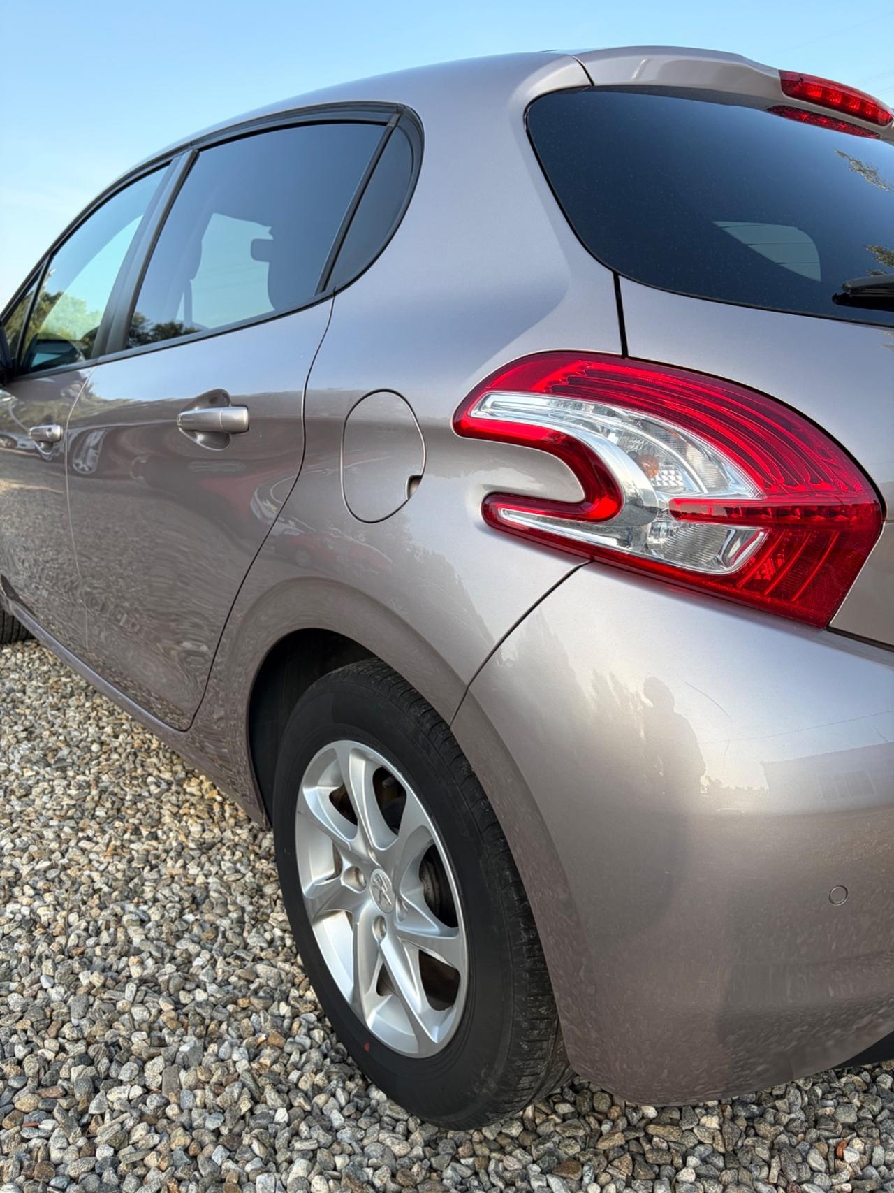 Peugeot 208 1.2 VTi 82 CV 5 porte Allure