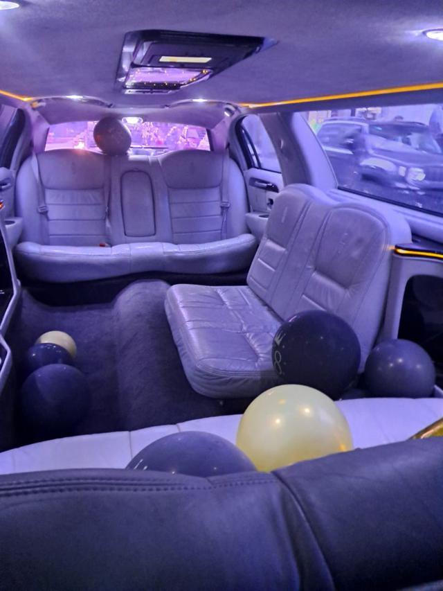LINCOLN Town Car Limousine