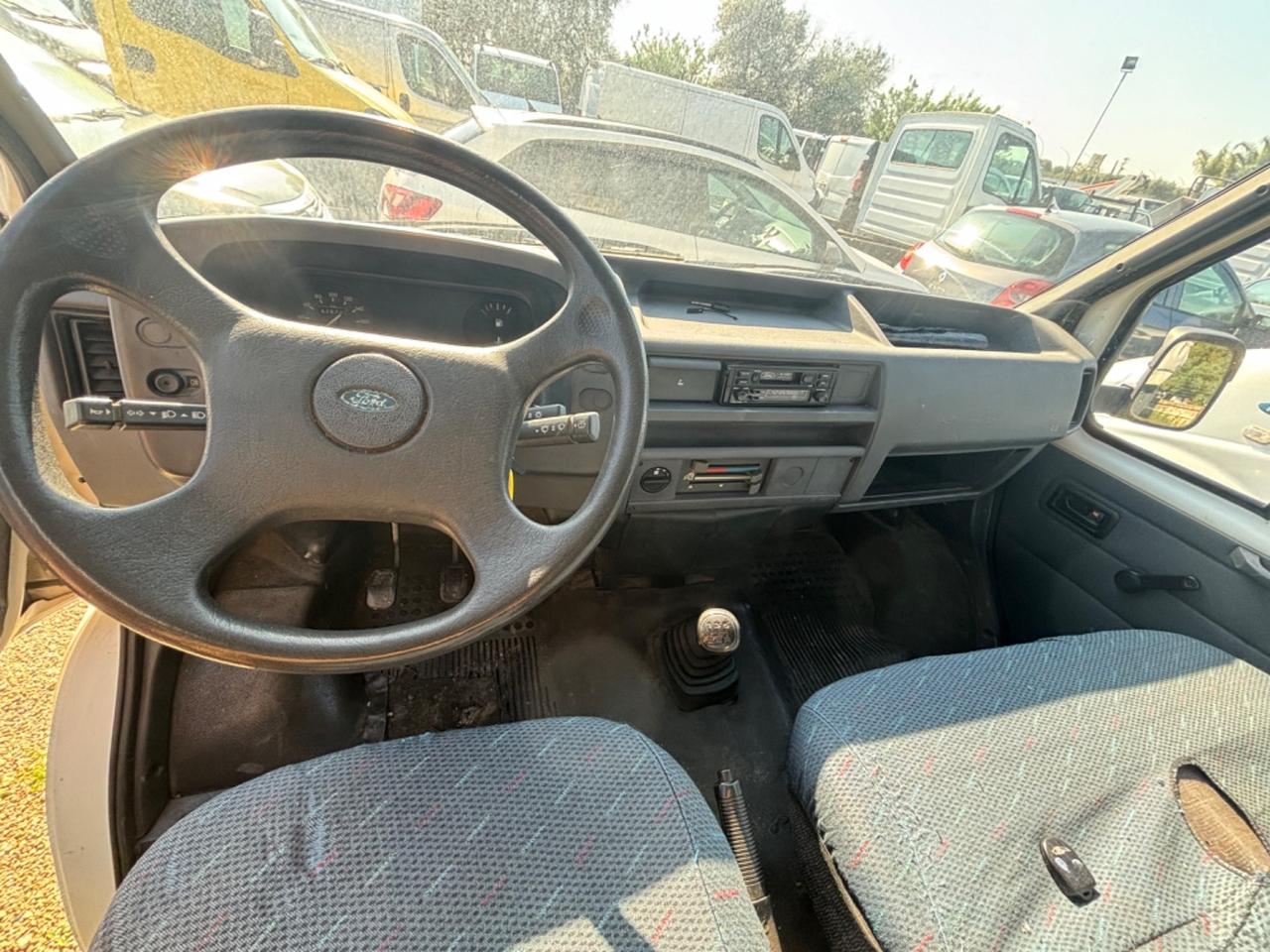 Ford transit con centina