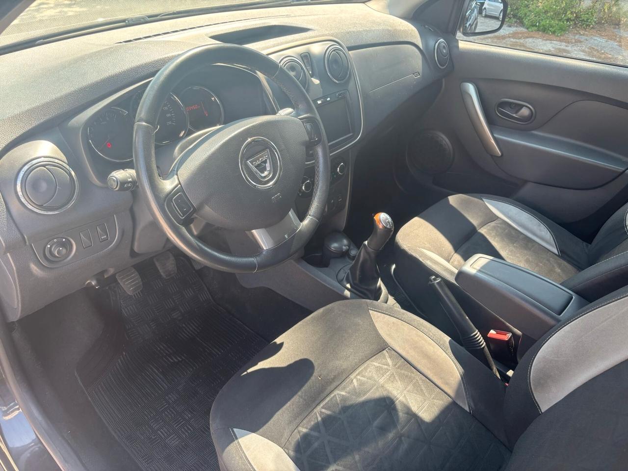 DACIA SANDERO STEPWAY 1.5 DCI Laureate - 2014