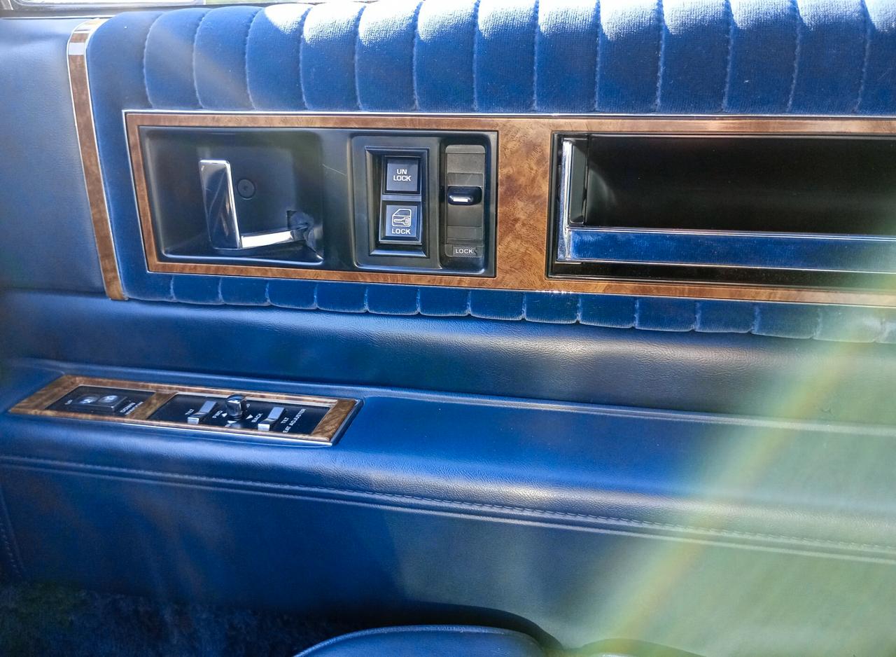 Cadillac Fleetwood 1985 ASI Full Optional