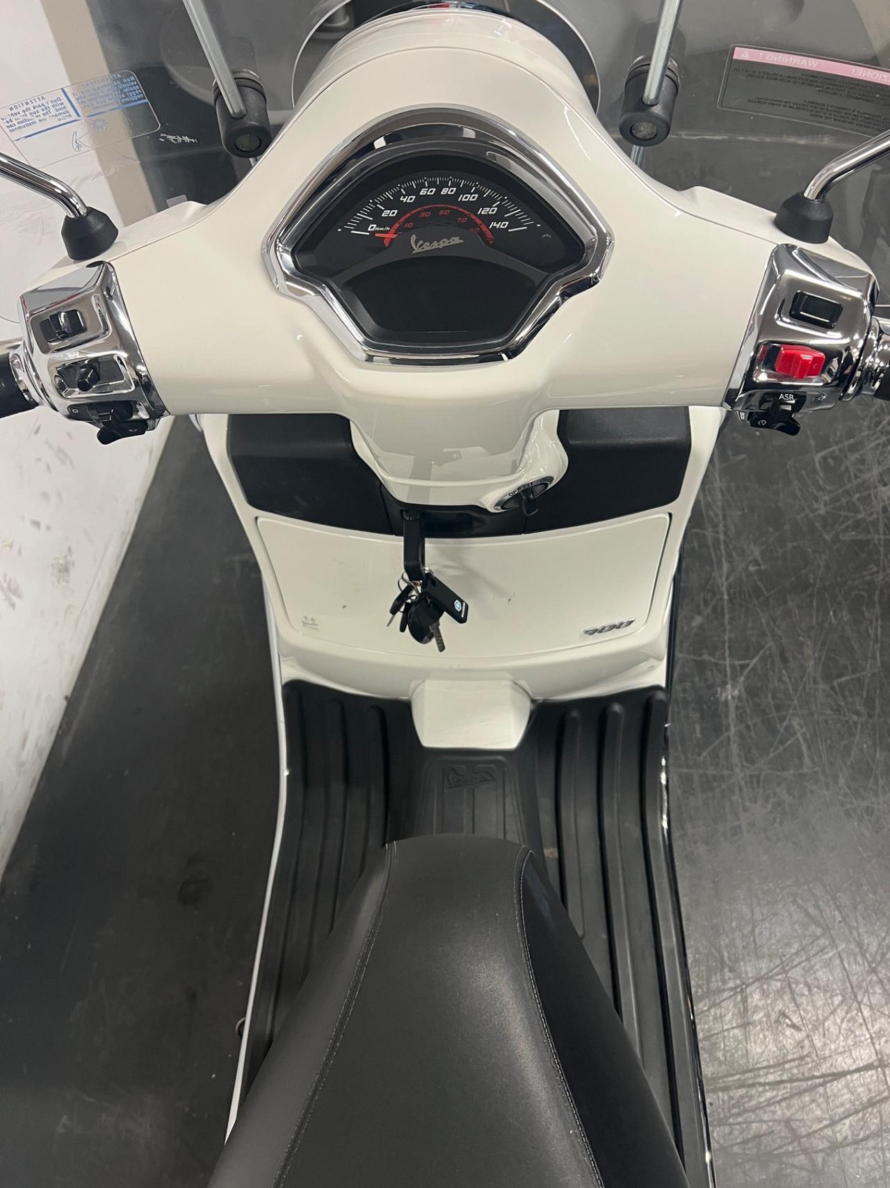 Piaggio Vespa GTS 300