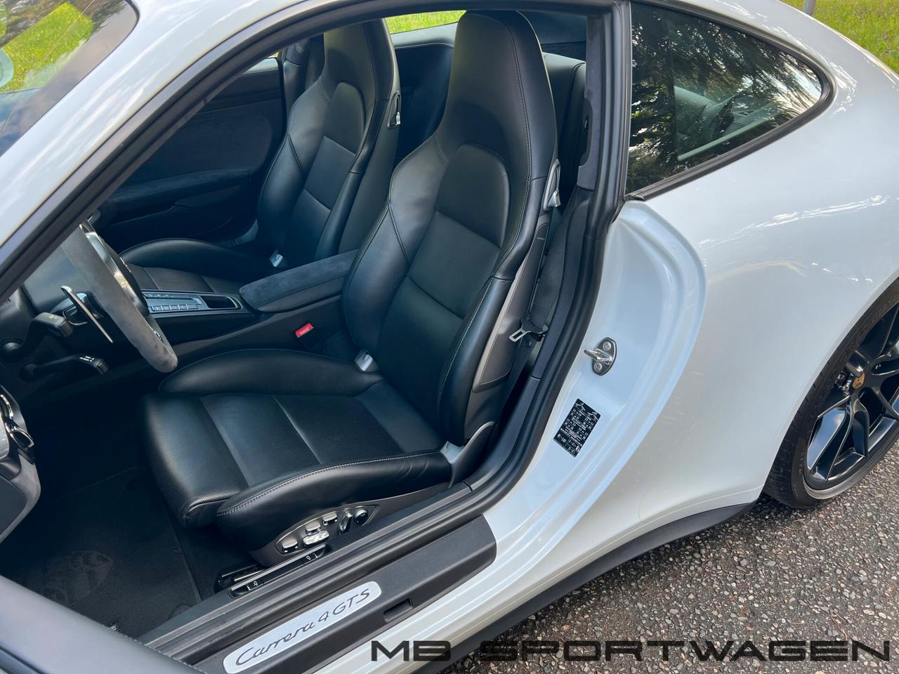 Porsche 911 3.8 Carrera 4 GTS Coupé