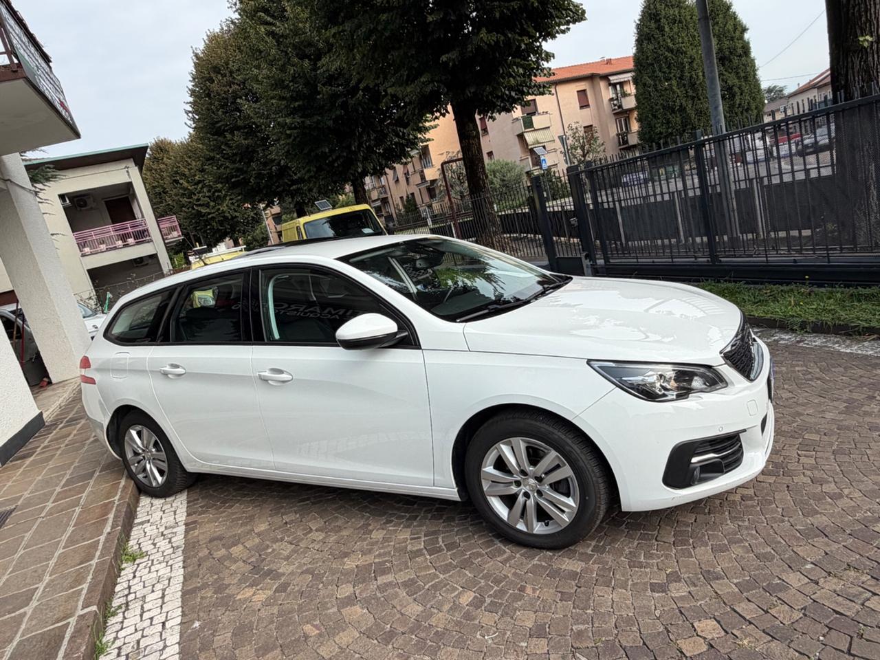 Peugeot 308 BlueHDi 130 S&S Active