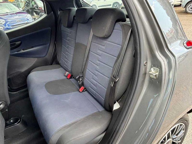 Lancia Ypsilon New 5 porte My24 1.0 Firefly 70 CvStart&Stop Hybrid Oro