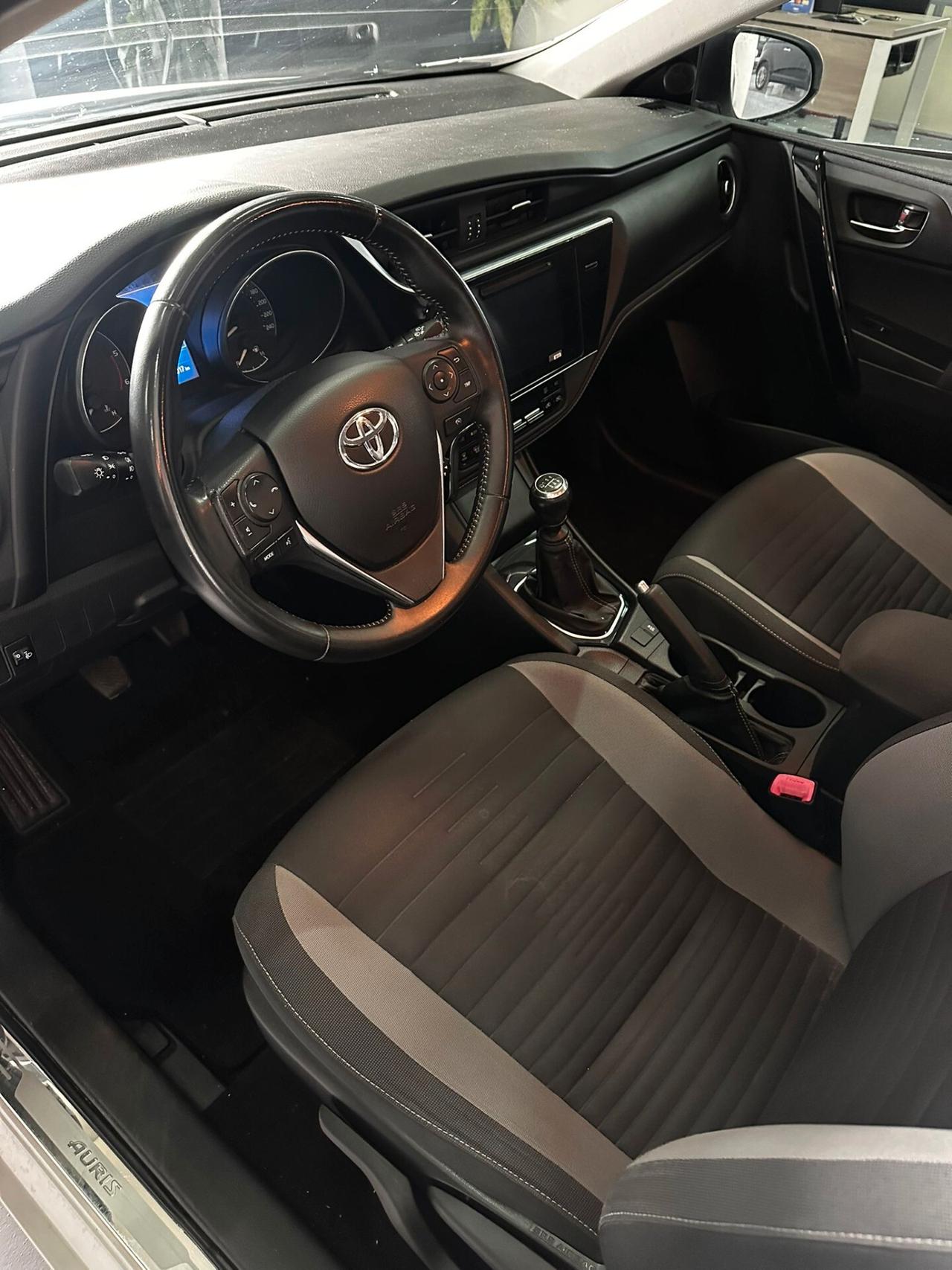 Toyota Auris 1.6 D-4D Lounge