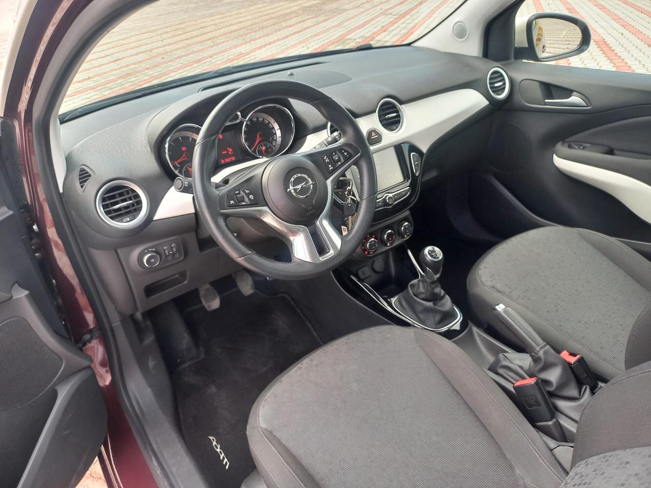 Opel Adam 1.2 70 CV Slam